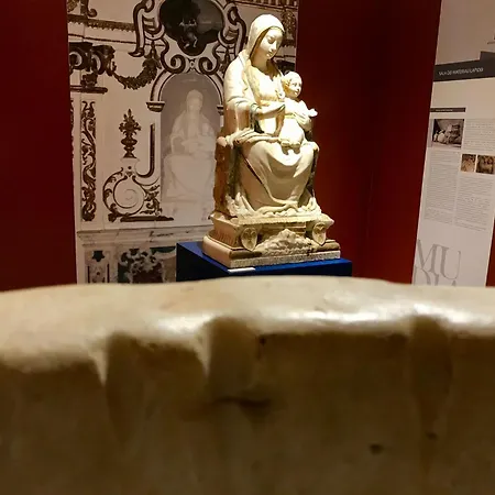 Lala Salama San Leone